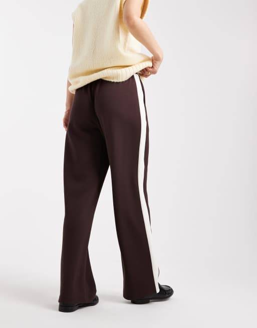New Look side stripe joggers in brown, 5 of 5