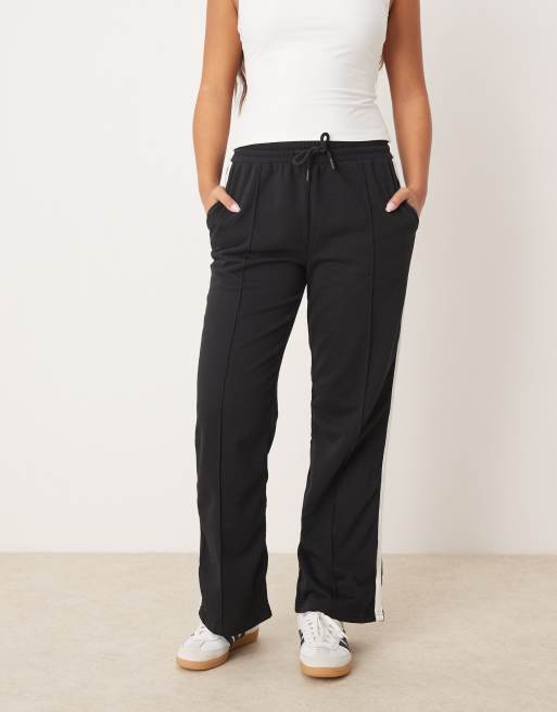 New Look side stripe pintuck trackies in black