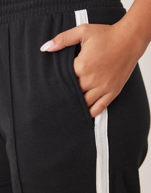 New Look side stripe pintuck trackies in black
