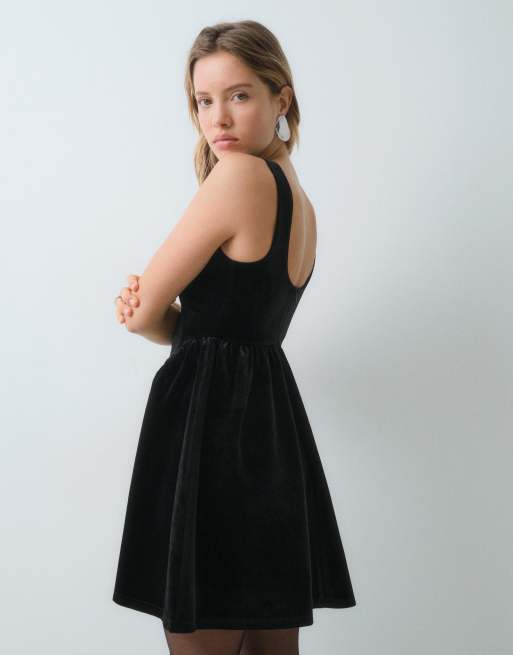New Look Skater-Minikleid mit Strassbesatz aus Samt in Schwarz, 4 von 5