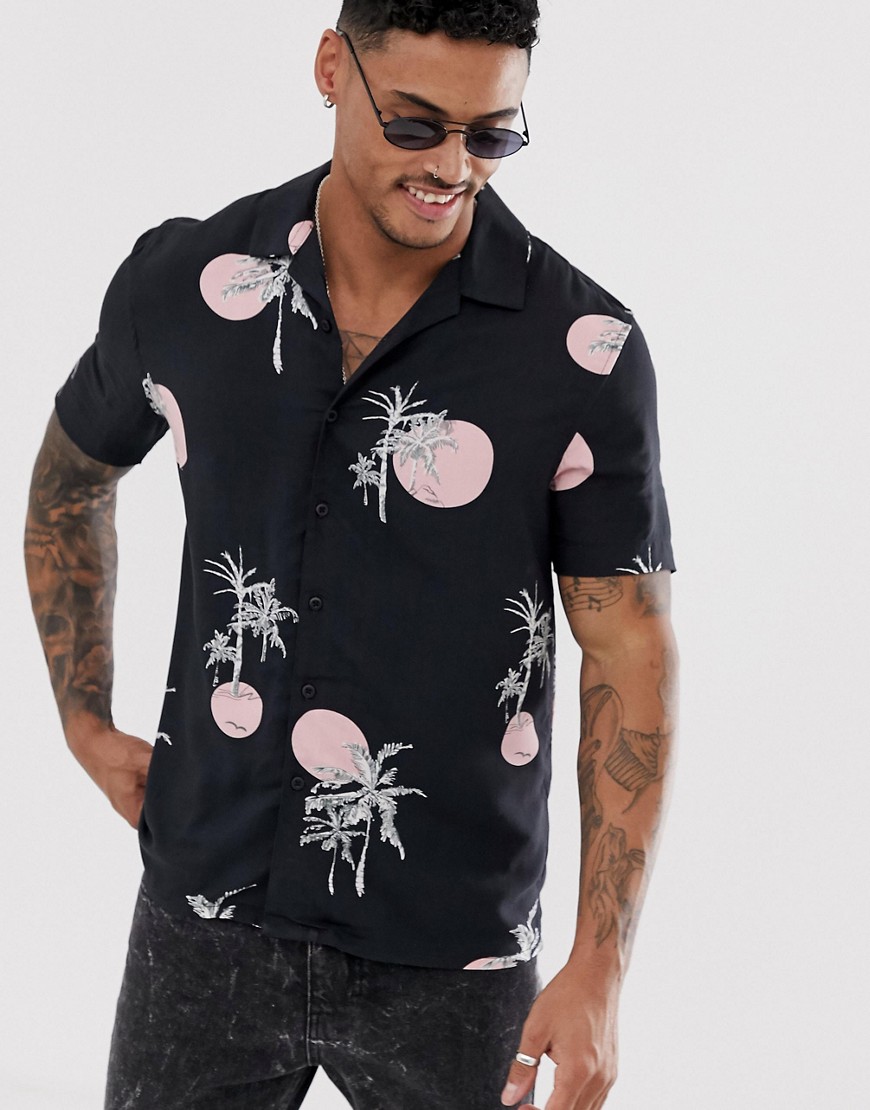 New Look – Skjorta med platt krage och palmmönster med solnedgång-Grå