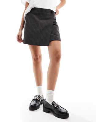 New Look - Skort in Dunkelgrau mit Nadelstreifen