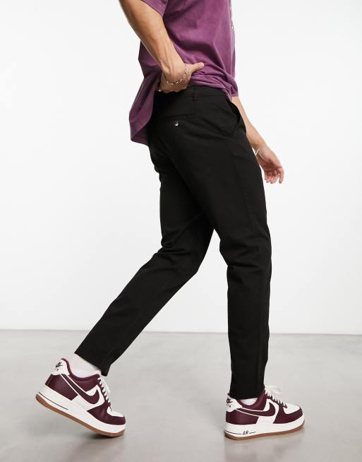 New Look - Smal toelopende chino's in zwart, 2 van 4