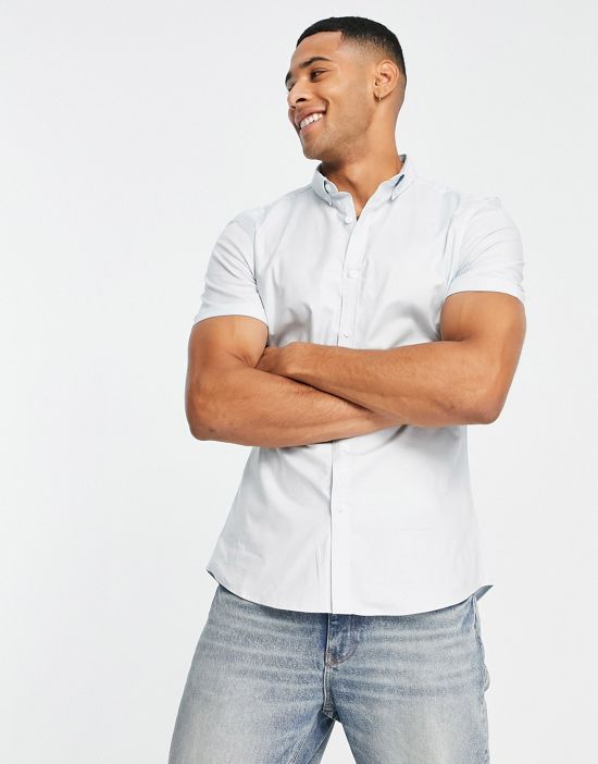 https://images.asos-media.com/products/new-look-smart-short-sleeve-muscle-fit-oxford-shirt-in-light-blue/203129538-1-lightblue?$n_550w$&wid=550&fit=constrain