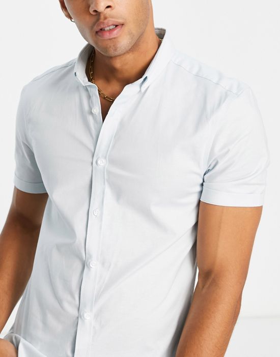 https://images.asos-media.com/products/new-look-smart-short-sleeve-muscle-fit-oxford-shirt-in-light-blue/203129538-3?$n_550w$&wid=550&fit=constrain