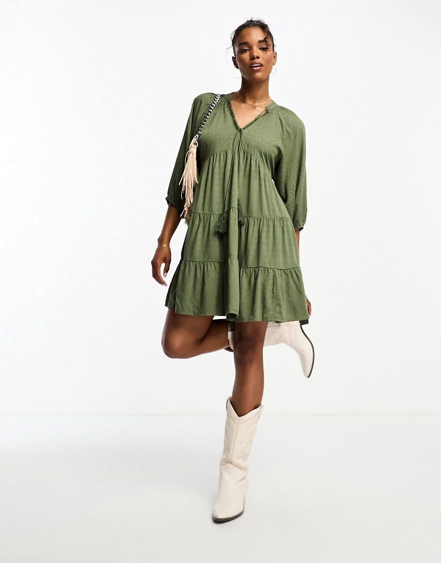 new look - smock-minikjole med v-hals og kvaster i kaki-grøn