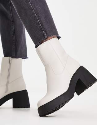 New Look - Sock-Boot-Stiefel in gebrochenem Weiß mit Absatz und dicker Sohle-Schwarz