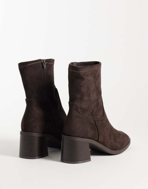 New Look sockboots med klack i mockaimitation, bred passform, mörkbruna, 4 av 4