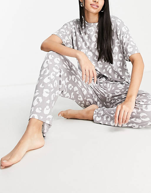 New Look soft touch leopard tee and trouser pyjama set in light grey