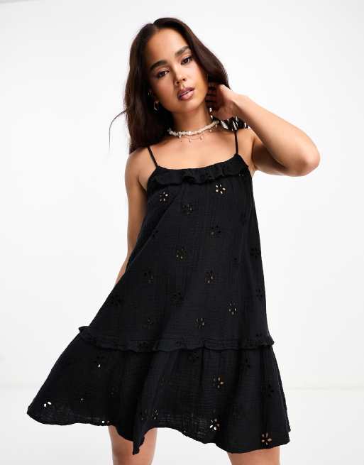 New Look - Sort strand-minikjole med stropper i broderie anglaise