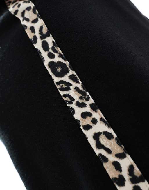 New Look - Sorte joggingbukser med sidestriber med leopardprint, 2 af 5