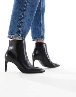 New Look - Spitze Stiefel in Schwarz mit Absatz