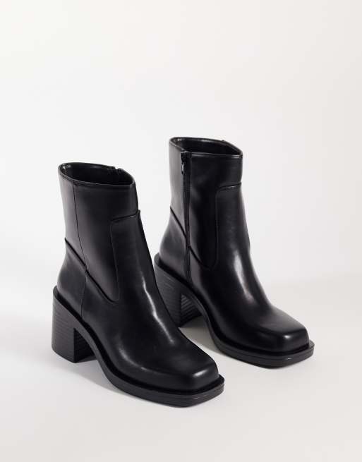 New Look square toe chunky ankle boot in black , 2 of 5