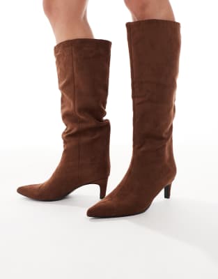 New Look - Stiefel aus Wildlederimitat in Rostbraun mit Stilettoabsatz-Brown