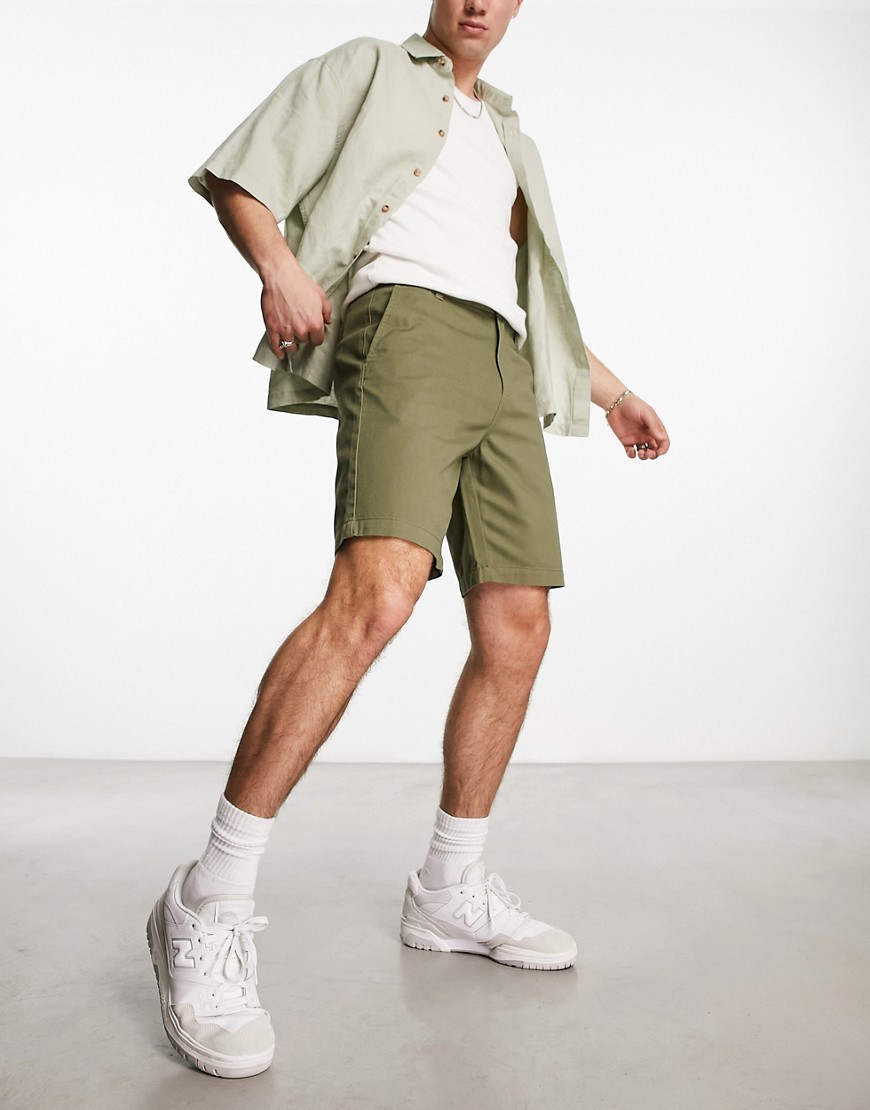 New Look straight chino shorts in dark khaki-Green