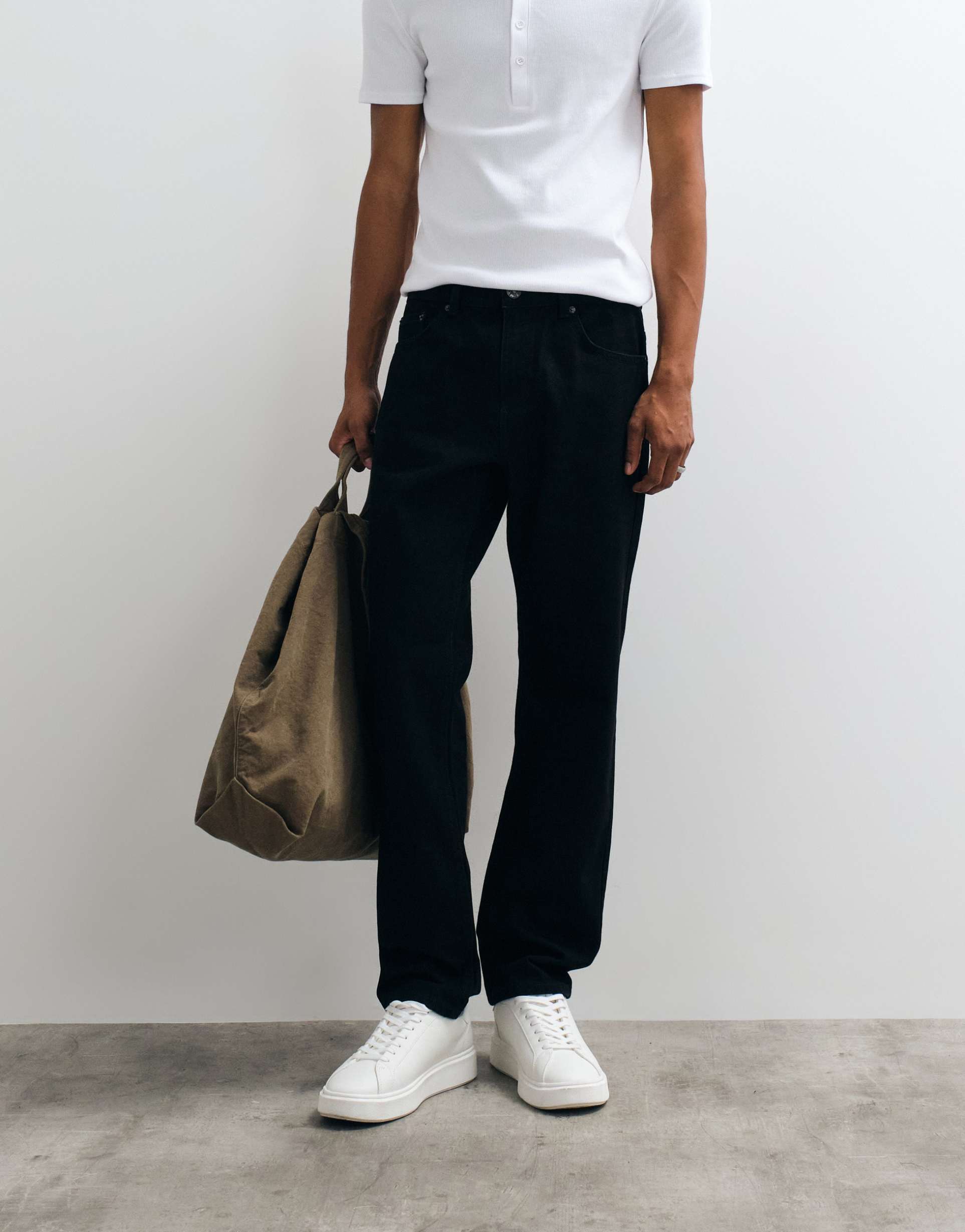 New Look straight-fit jeans in black