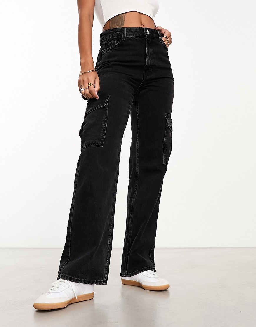 New Look straight leg cargo jean in black
