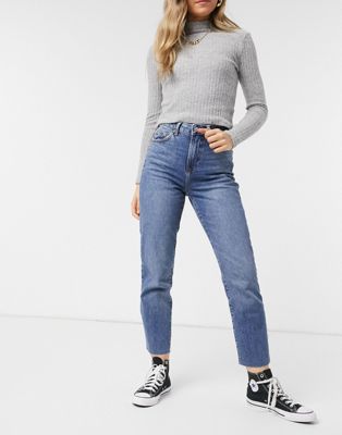 straight leg jeans and sneakers