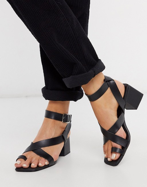 New Look strappy block heeled sandals with toe loop in black