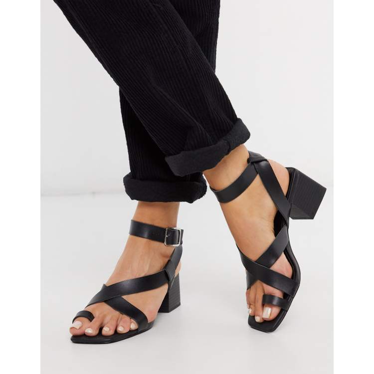 Toe loop hot sale block heel