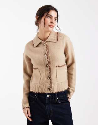 New Look - Strickjacke in Braun mit Kragen und Languettenstich-Brown