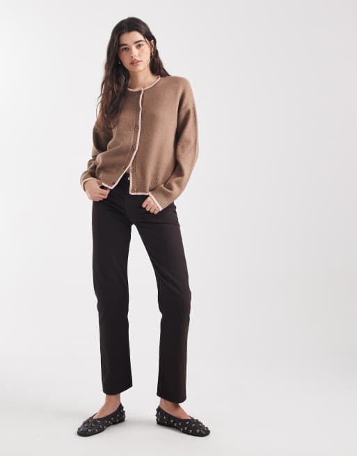 New Look – Strickjacke in Braun mit Rundhalsausschnitt und Kontraststreifen, 2 von 4