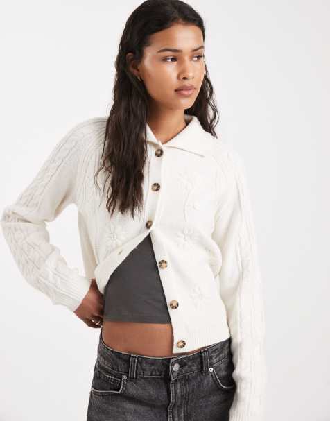 New Look – Strickjacke in Creme mit Kragen und floralem Strickmuster - view 1