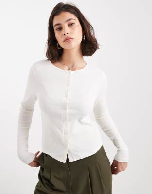New Look - Strickjacke in Creme mit Rundhalsausschnitt-Weiß