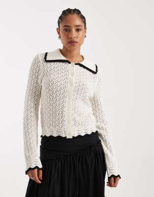 Strickjacke in Cremeweiß mit farblich abgesetztem Kragen Weiß 40