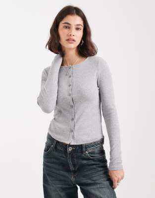 New Look - Strickjacke in Grau mit Rundhalsausschnitt