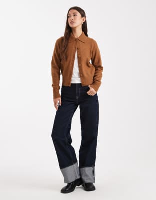 New Look - Strickjacke in Kamelbraun mit Kragen-Neutral