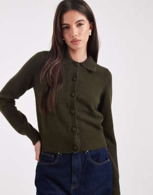 New Look - Strickjacke in Khaki mit Kragen-Grün