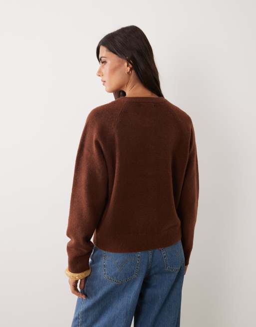New Look Strickjacke mit Rundhalsausschnitt und Knopfleiste in Dunkelbraun, 4 von 4