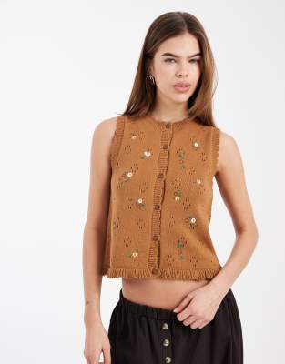 New Look - Strickweste in Braun mit Blumenmuster-Brown