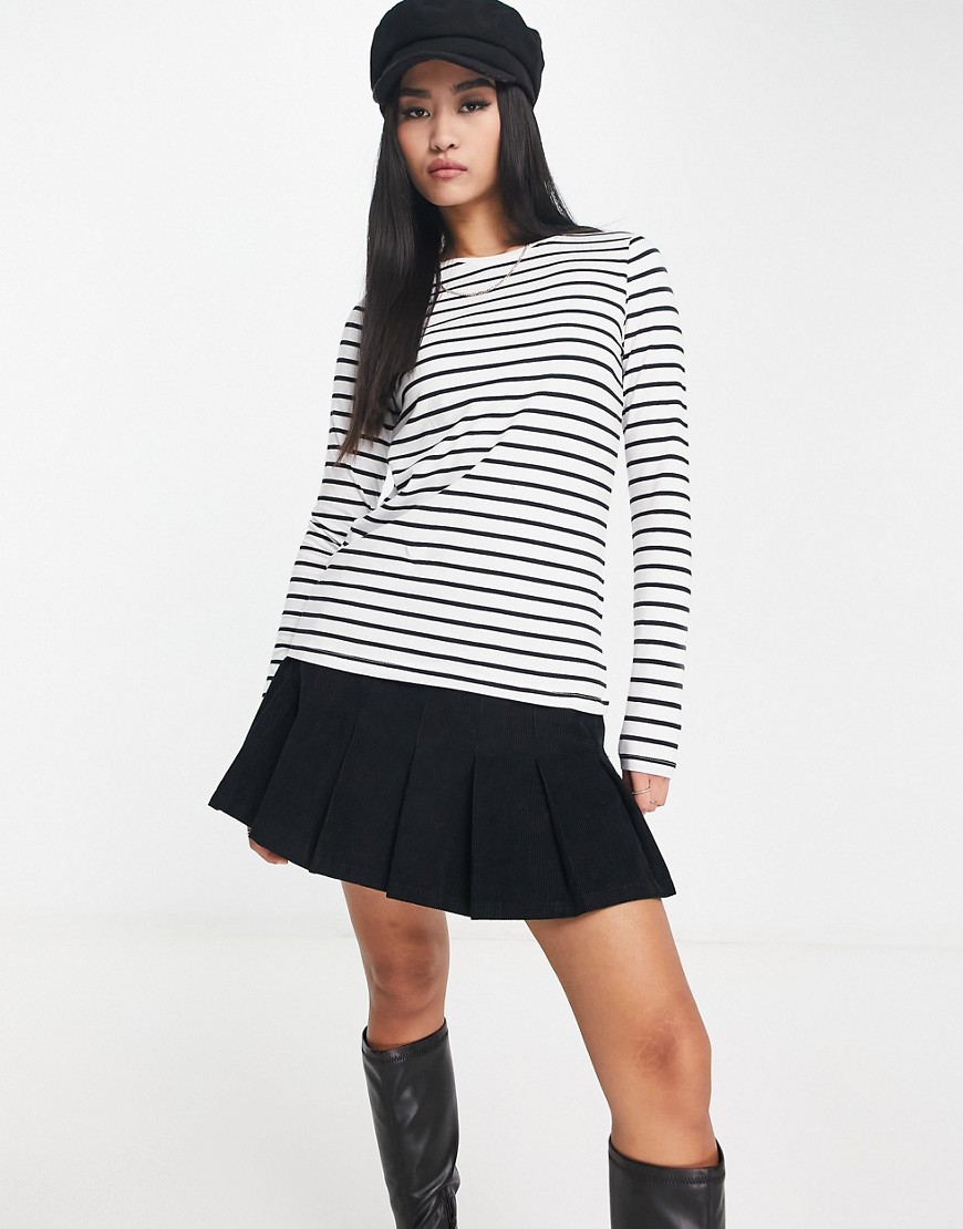 New Look striped long sleeved crew neck top in black and white