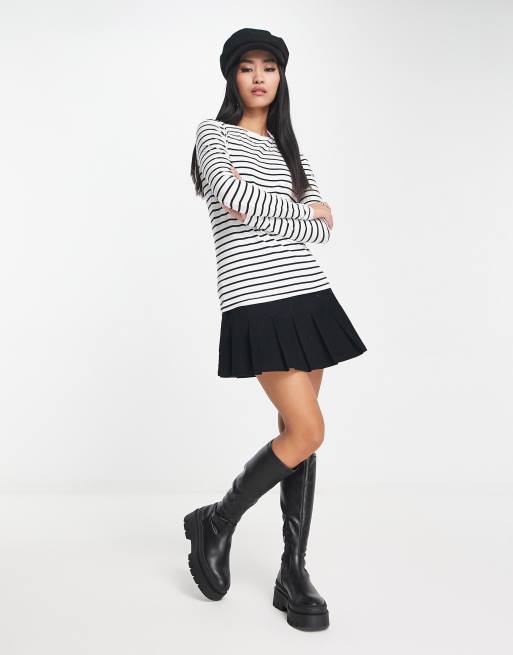 New Look striped long sleeved crew neck top in black and white, 3 of 4