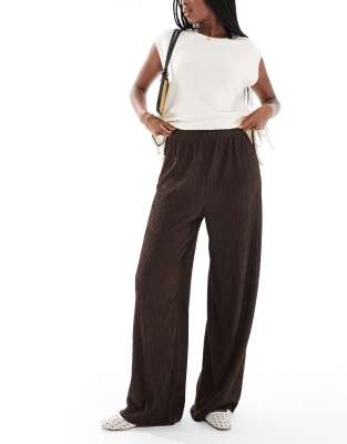 New Look - Strukturierte Hose in Dunkelbraun mit weitem Bein