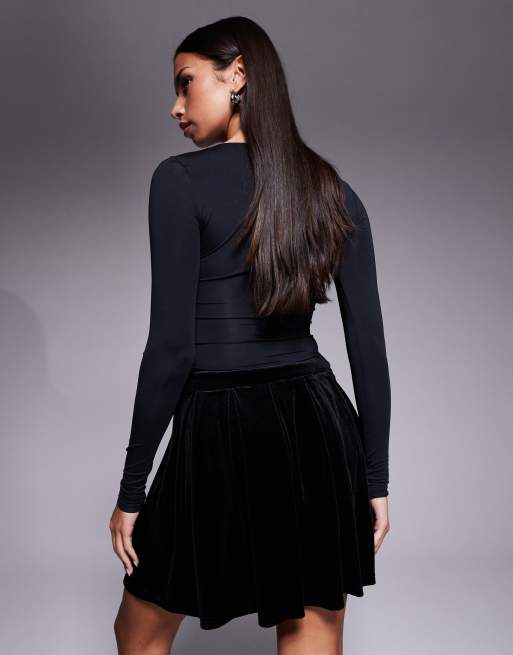 New Look – Svart, plisserad minikjol i sammet, 5 av 5