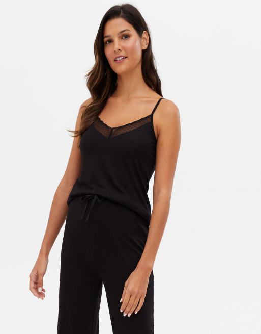 New Look – Svart pyjamas i prickig spets med linne och byxor