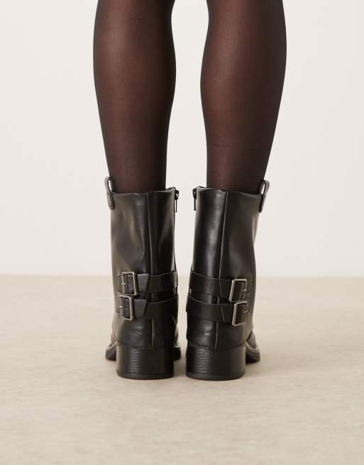 New Look – Svarta, ankelhöga bikerboots med nedvikt detalj, 2 av 4