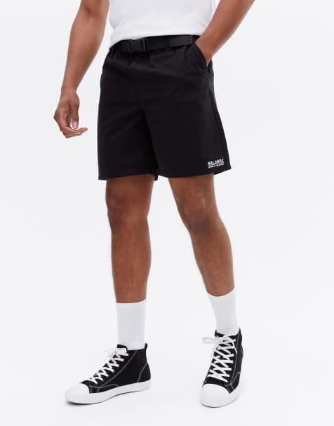 New Look – Svarta avslappnade shorts med bälte - view 1
