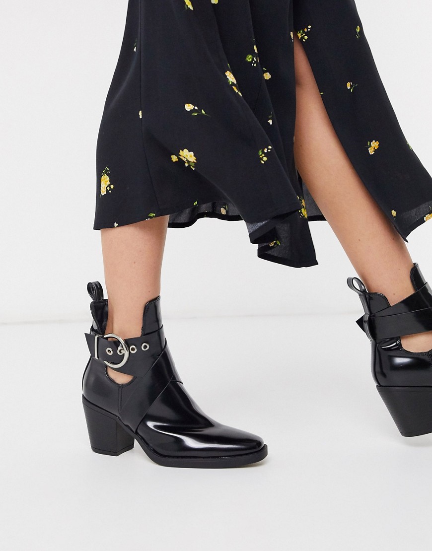 New Look – Svarta boots med klack och utskurna detaljer