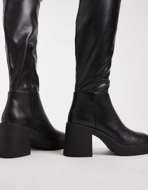 New Look – Svarta, knähöga boots i läderimitation med grova klackar, 2 av 4