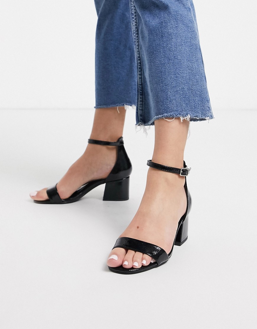 New Look – Svarta, krinklade sandaler i läderimitation med klack