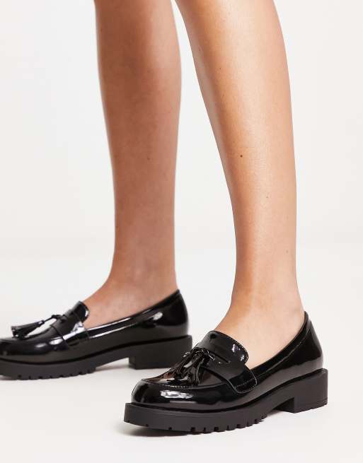 New Look – Svarta lackade loafers i grov modell med fransar, 2 av 4