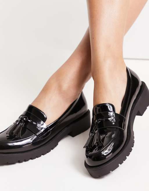 New Look – Svarta lackade loafers i grov modell med fransar, 3 av 4
