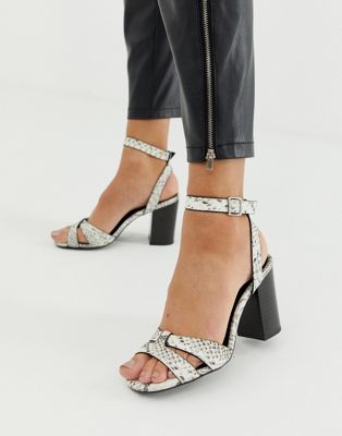 New Look – Svarta, mönstrade sandaler med blockklack i PU