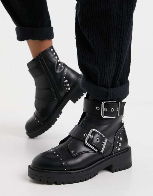 New Look – Svarta platta boots med nitar och spännen, 3 av 4