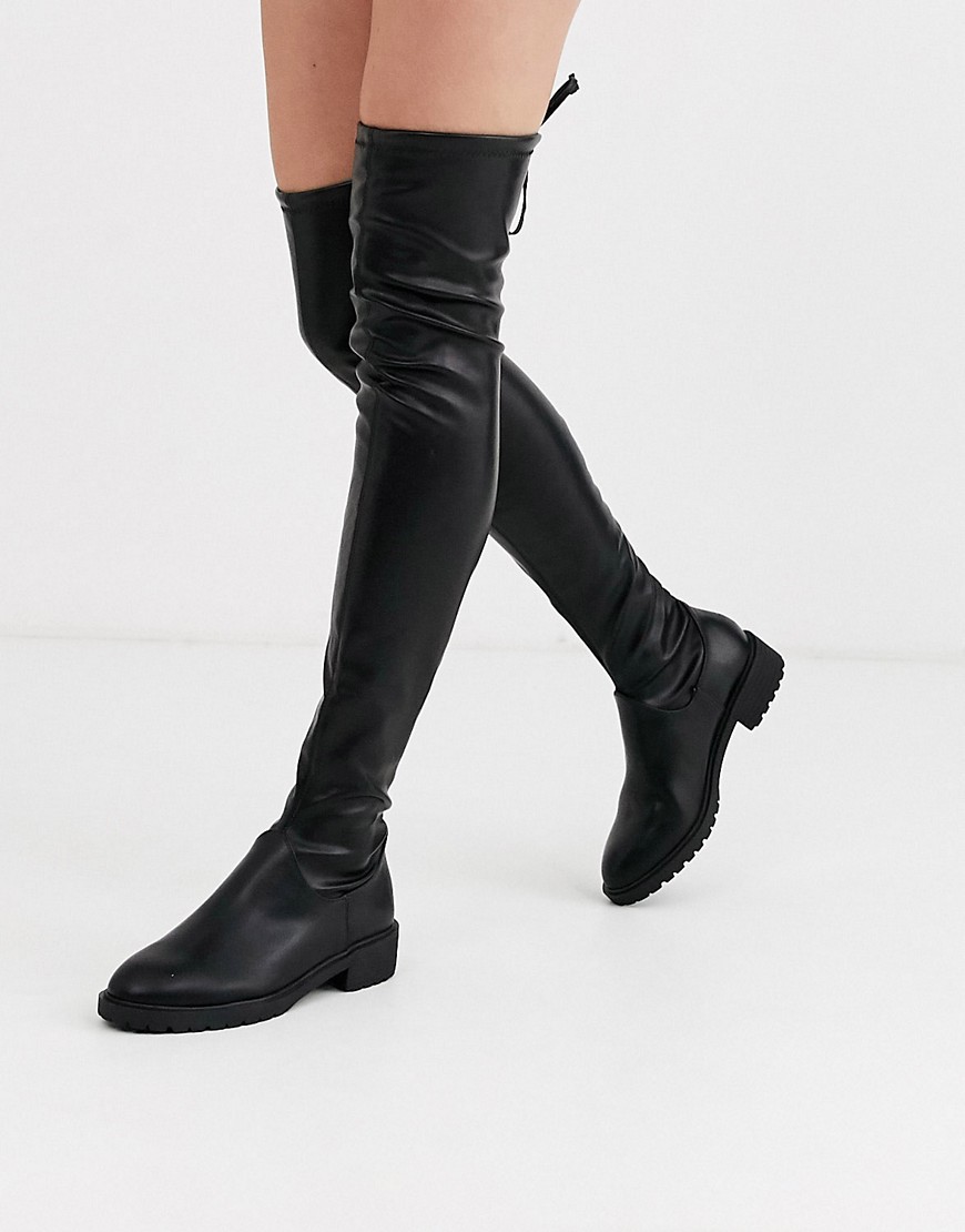 New Look – Svarta platta grova lårhöga boots i läåderimitation