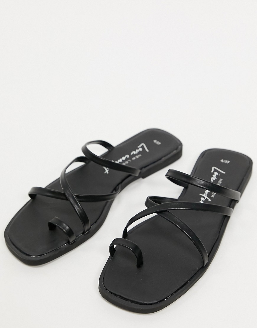 New Look - Svarta platta sandaler med tåögla och remmar